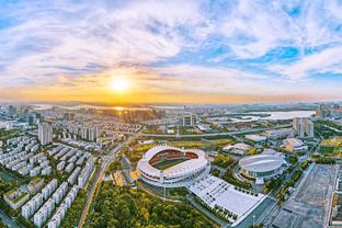 巴萨传奇队重庆之旅圆满结束 于重庆龙兴足球场3-1战胜IFDA全明星